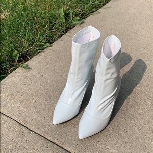White heel boots